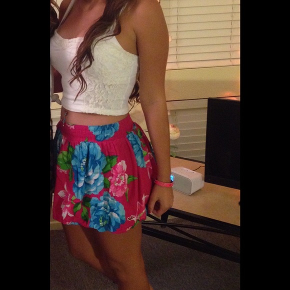 Hollister floral skirt - Picture 3 of 3