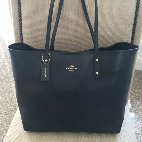 Coach tote bag . Great condition used few times.