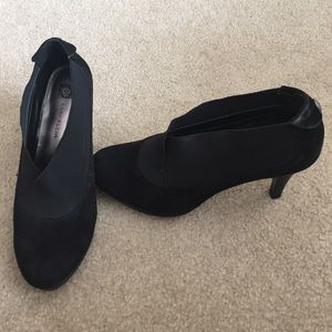 Anne Klien slip on heel.