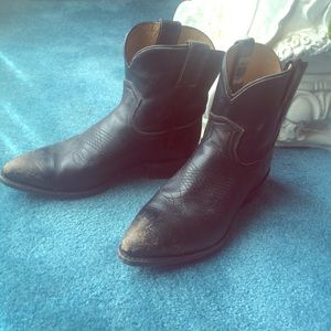 FRYE Billy Short boot, black stonewash