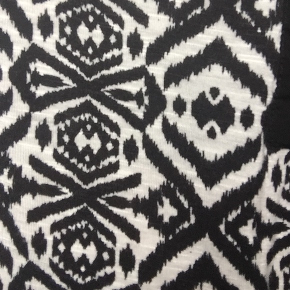 Black &white patterned crop top with black pocket - Picture 4 of 4