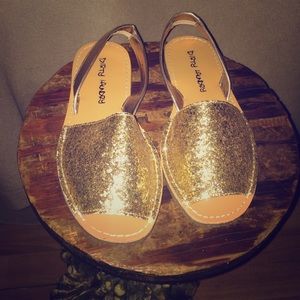 Dirty Laundry Elevate Sandal in GOLD