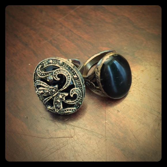 30 off 3! 2 vintage looking rings size 5