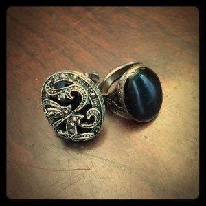 30 off 3! 2 vintage looking rings size 5