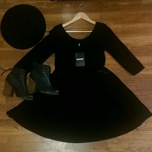 NWT 3/4 Sleeve Velvet Skater Dress Black