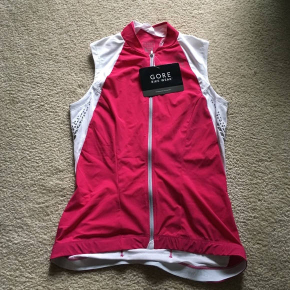 Sleeveless bike jersey