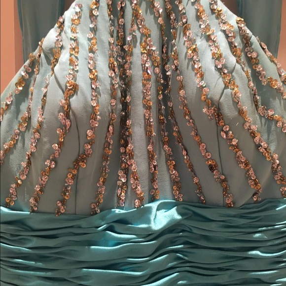 Prom dress - Picture 2 of 4