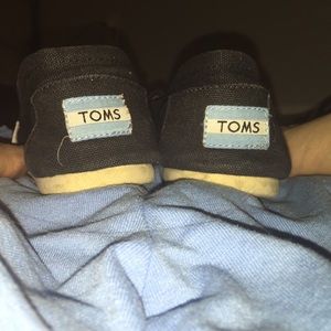Little used black TOMS