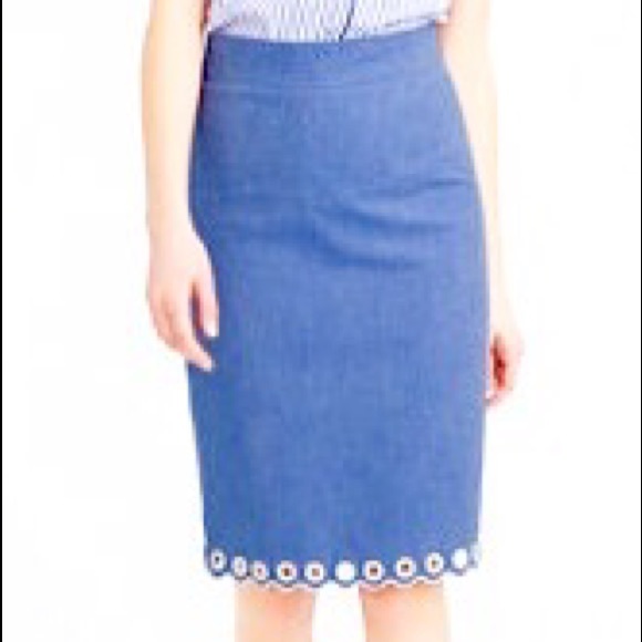 NEW w/ Tags Scalloped Pencil Skirt Sz. 00
