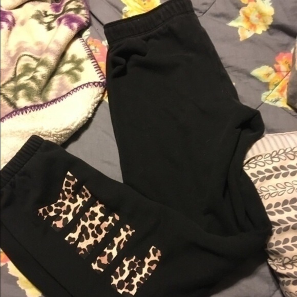 XS HTF vs pink crop leopard pants