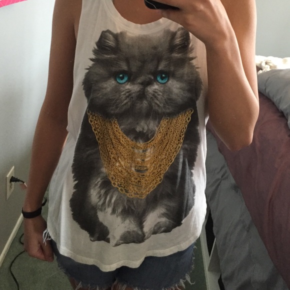 Cat with chains muscle tee