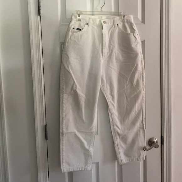 Womens Lee Jeans. Inseam is 25 inches.