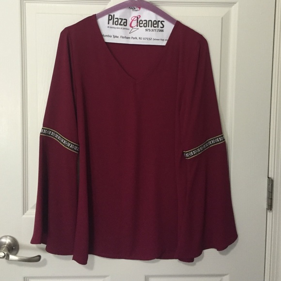 Bell sleeved wine colored long sleve top