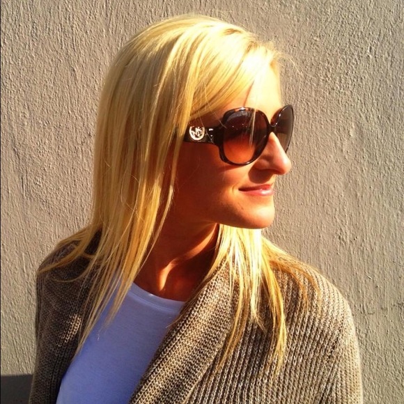 Meet your Posher, Christine - Picture 1 of 2