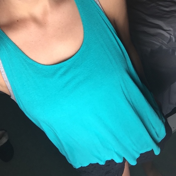 Turquoise super soft loose tank top - Picture 2 of 4