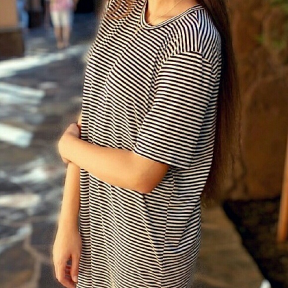 🌼Striped Tee🌼 - Picture 2 of 4