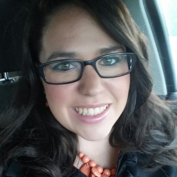 Meet your Posher, Caroline - Picture 1 of 1