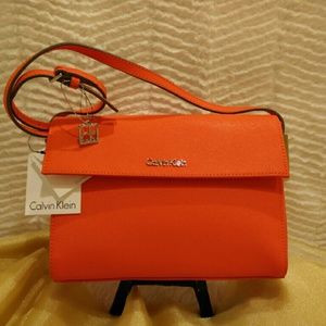 CALVIN KLEIN SCARLETT CROSS BODY- NWT