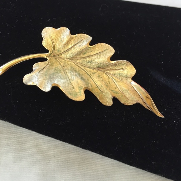 Vintage Monet gold broach