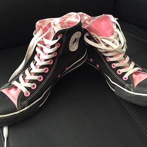 CONVERSE custom made black & pink skulls
