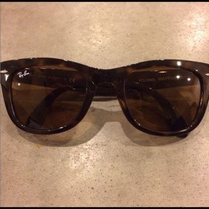 Ray-Ban Folding Wayfarer. RB4105.