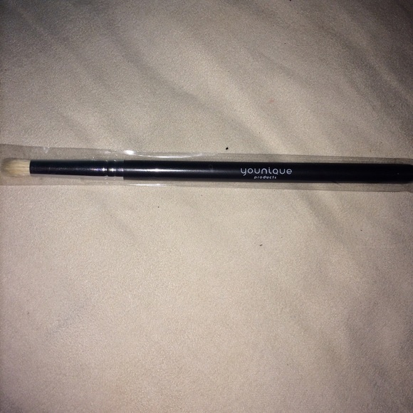 New Younique Crease Brush