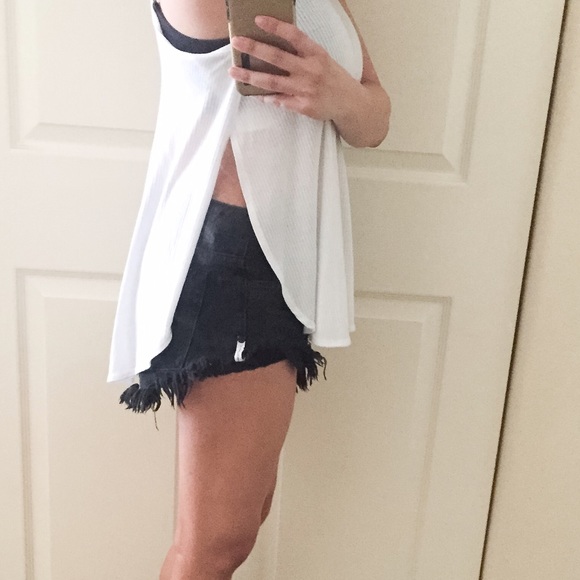 BUNDLED. White Tank With Side Slit Detail. - Picture 2 of 4