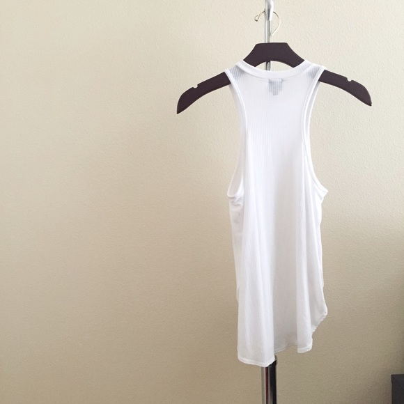 BUNDLED. White Tank With Side Slit Detail. - Picture 4 of 4