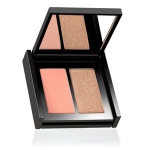 "FEELS LIKE VELVET" FULL-COVERAGE EYESHADOW DUO