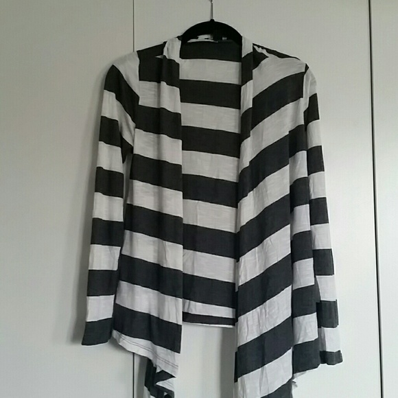 Grey and White Long Sleeve Flyaway