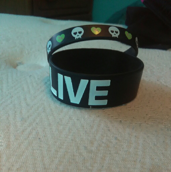 Live bracelet and skull hearts - Picture 1 of 1
