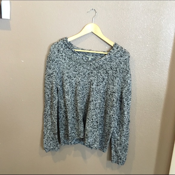 New black and white sweater with hood - Picture 1 of 3