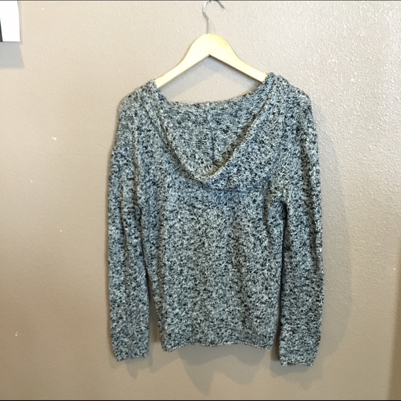 New black and white sweater with hood - Picture 2 of 3