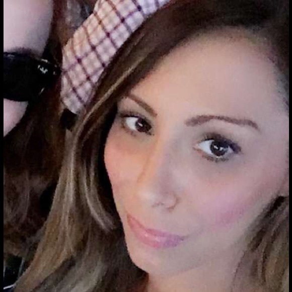 Meet your Posher, Kristen - Picture 2 of 4