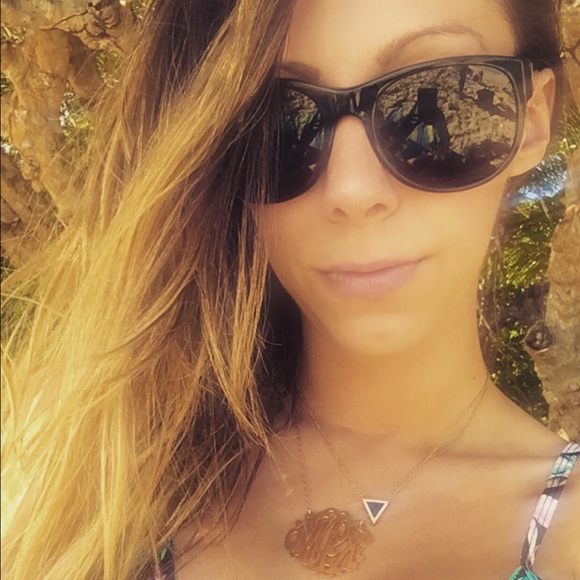 Meet your Posher, Kristen - Picture 3 of 4