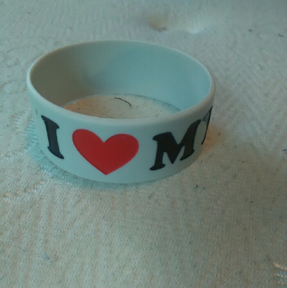 I love my mustache bracelet - Picture 1 of 2