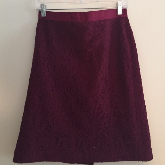 Lace pencil skirt / Ann Taylor, Size 6