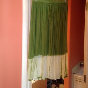 Green & white long pheasant skirt. EUC