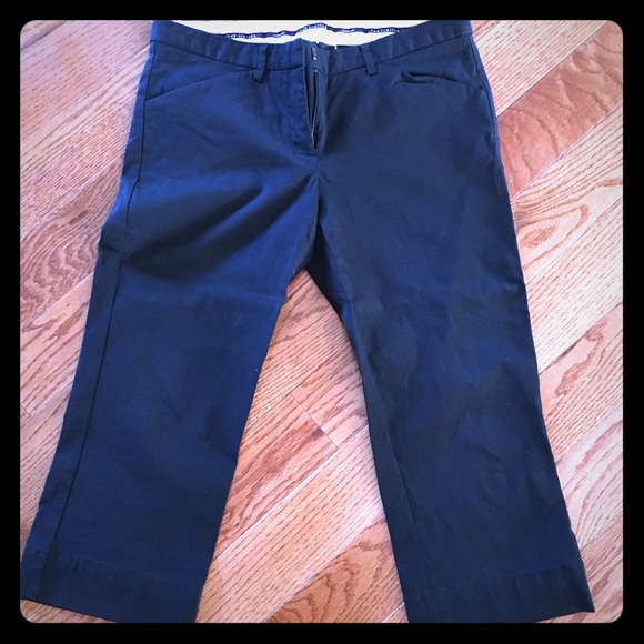 Black Capri pants