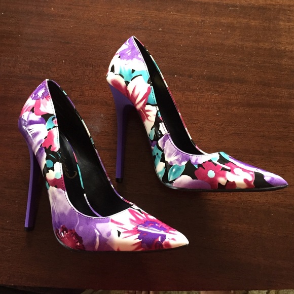 Privileged Floral Patent Stiletto Pump Size 8