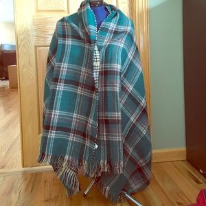 NWOT Plaid Wrap