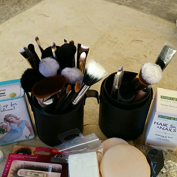 New Makeup Bundle - Picture 2 of 4