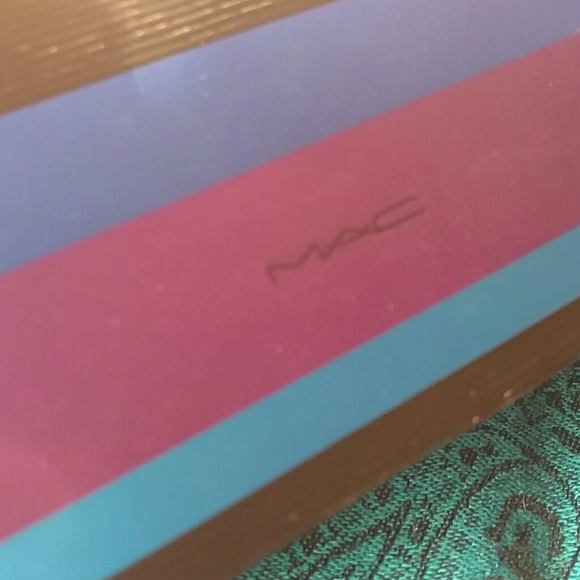 New Limited Edition MAC Makeup Bag - Picture 4 of 4