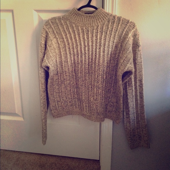 Forever 21 Knit crop/short Sweater!
