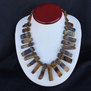 A tiger eye necklace.