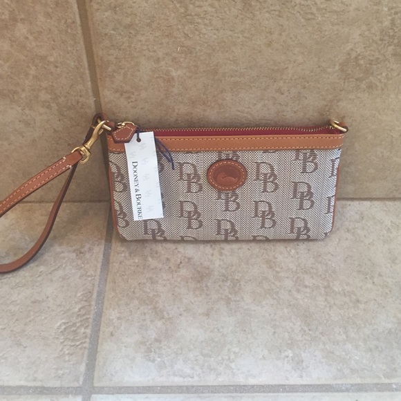 Brand New! Dooney & Bourke Wristlet