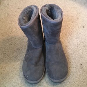 Short ugg boots