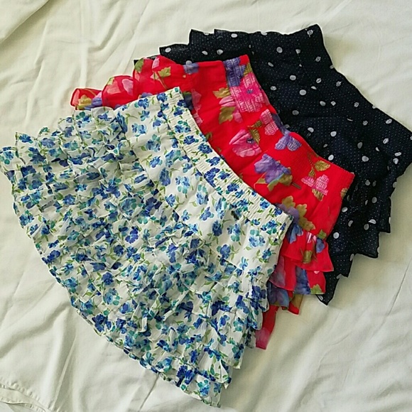 Hollister Dresses & Skirts - BUNDLE Hollister ruffled Mini Skirts size L
