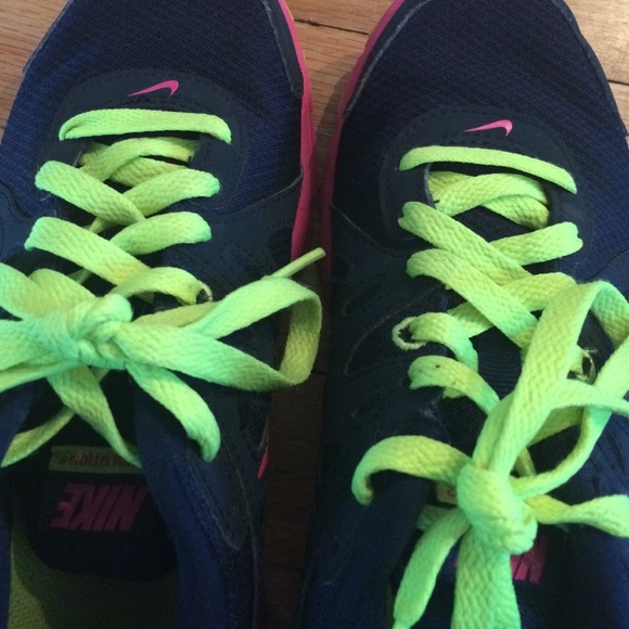 Nike shoes - Picture 2 of 3