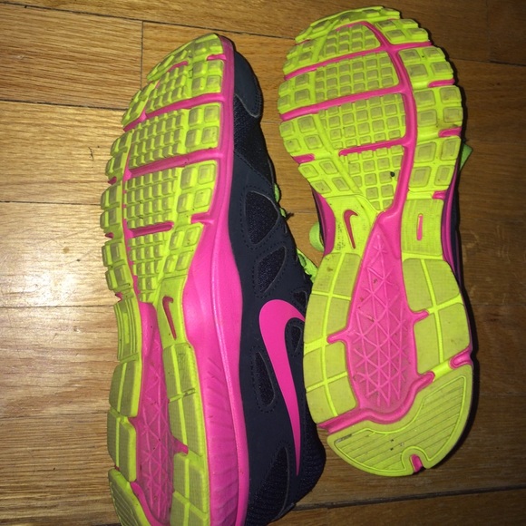 Nike shoes - Picture 3 of 3